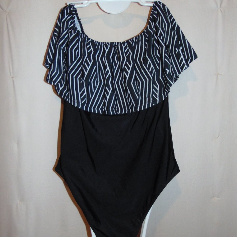 Off-Shoulder Swimsuit - Picture 2 of 4